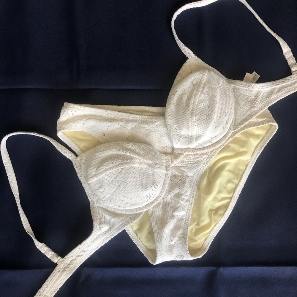 🌺HP🌺Vintage VIctoria’s Secret Laser Cut